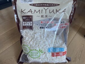 ハムスター用紙製床材KAMIYUKAホワイトタイプのパッケージ